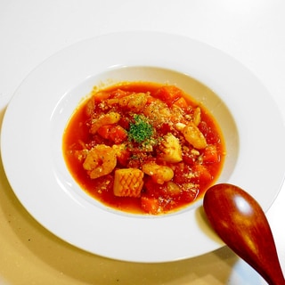 魚介の旨味＆トマトの酸味！シーフードのトマトスープ